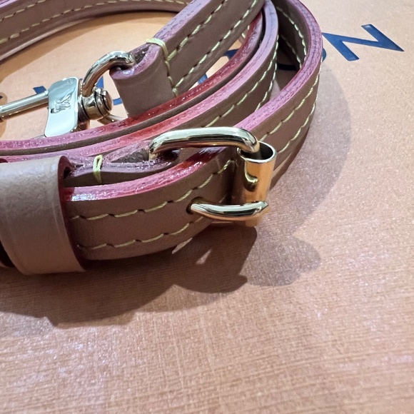 Louis Vuitton Fold Me Pouch - Picture 15 of 16